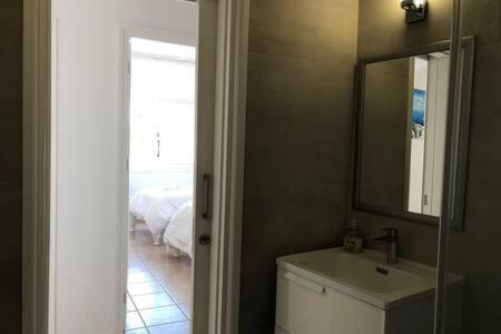 Kings Palace - Superb 2 Bed Ground Floor Apartment Paphos Exterior photo